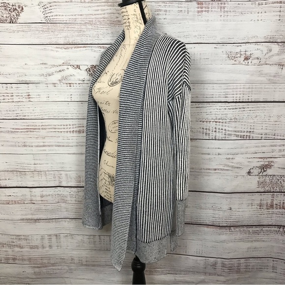 Tahari Ribbed textured size xsmall long sweater long‎ sleeve cardigan - Picture 2 of 6